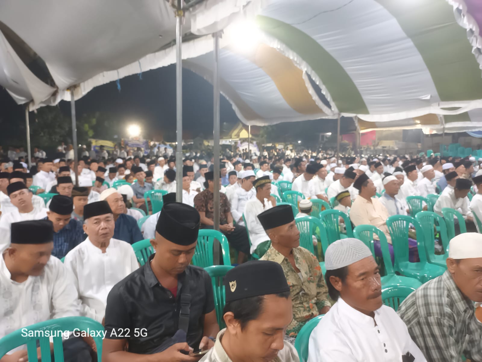 Ribuan Masyarakat Bacakaan Do’a, Dzikir dan Istiqosah Tujuh Harinya Almarhumah Hj.Mimin Istri Mantan Bupati Sampang