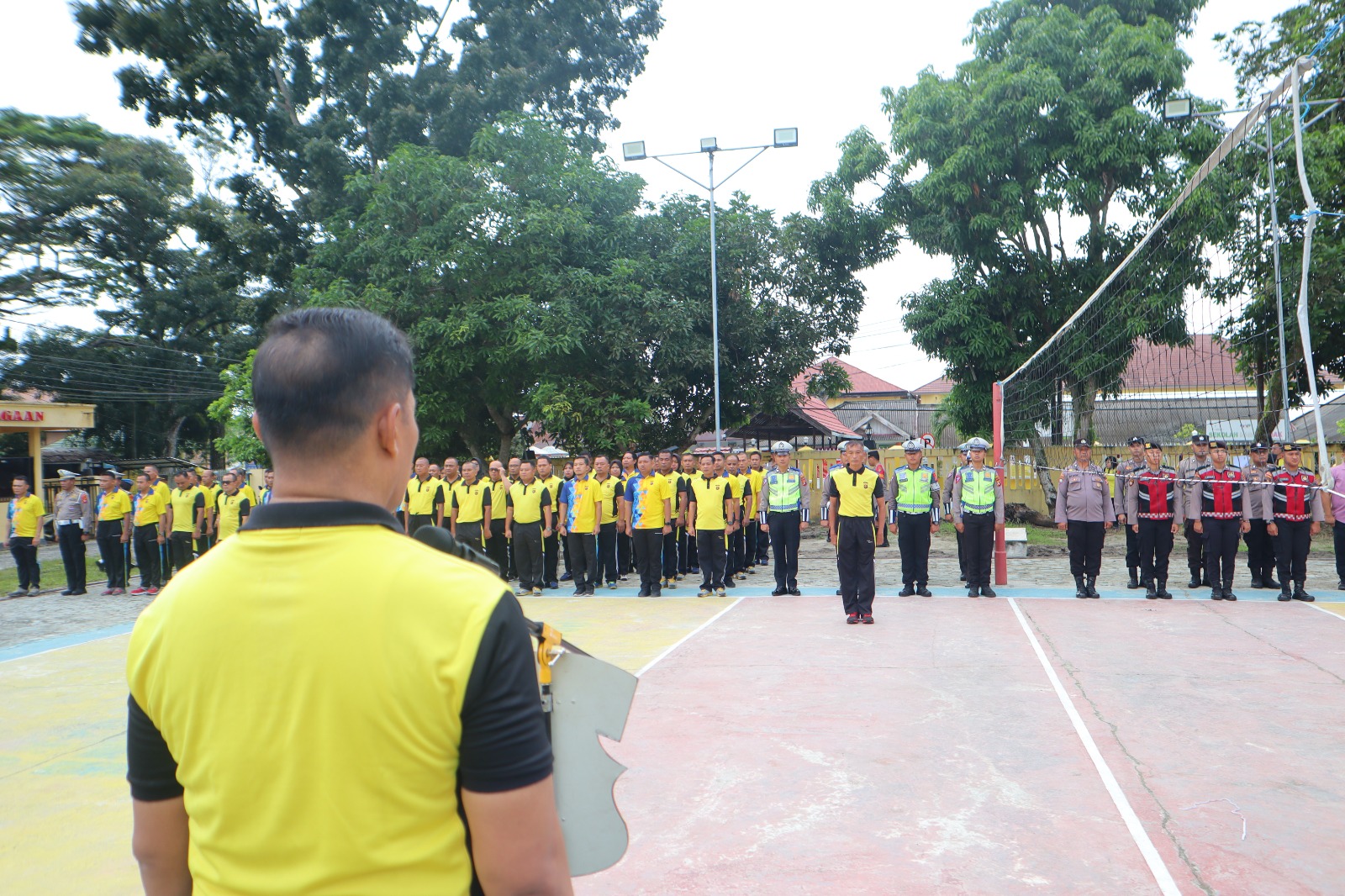 Dalam Rangka Hut Bhayangkara, Polres Kobar Gelar Turnamen Bola Volly Internal