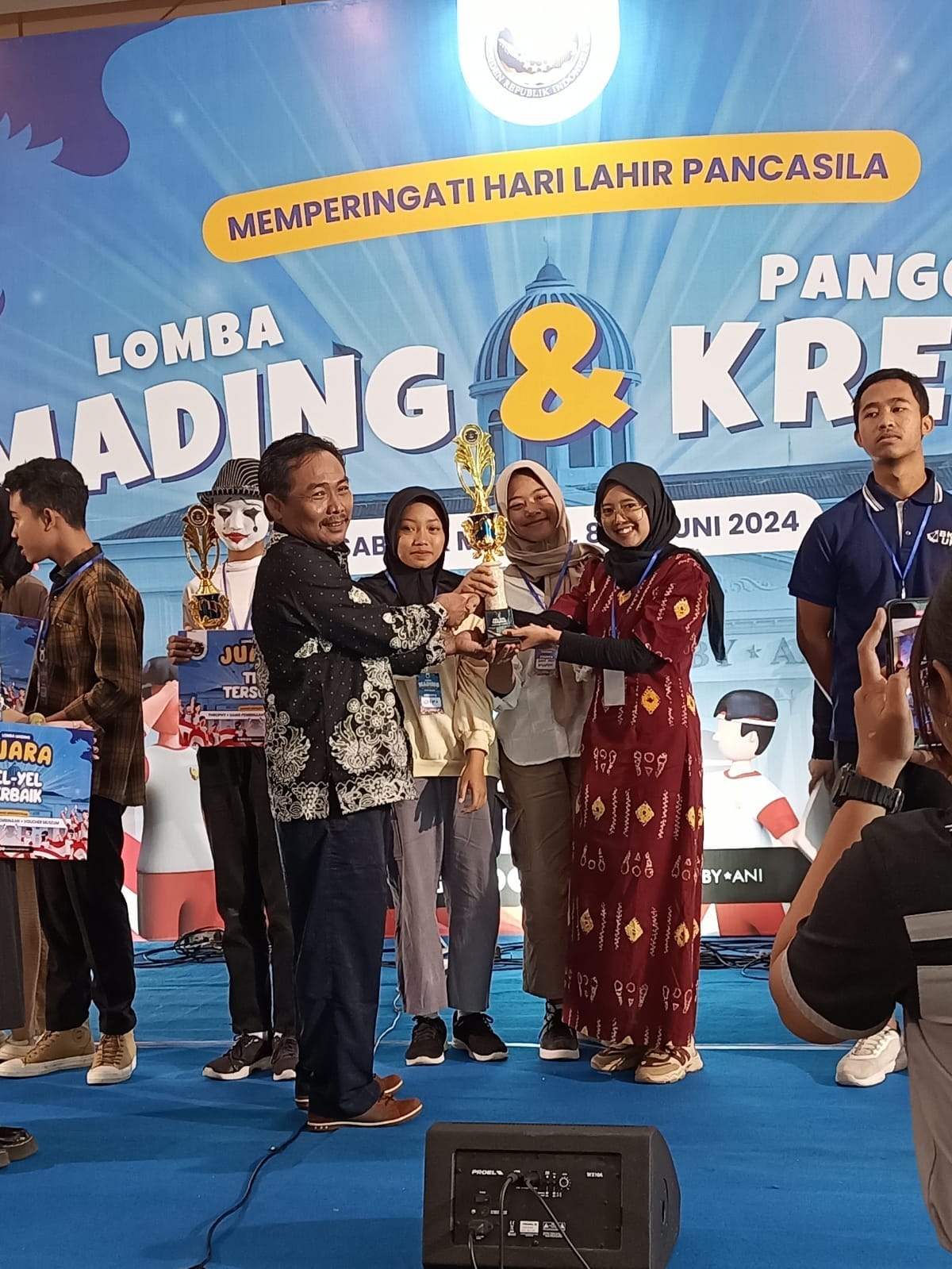 Dalam Rangka Memperingati Hari Lahir Pancasila, SMKN Bandar Pacitan Berprestasi Pada Lomba Mading Yang Digelar di Museum dan Galeri Seni SBY-ANI.