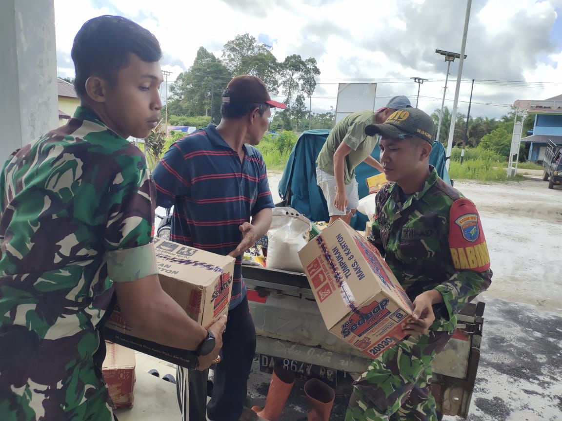 Kodim 1019/Ktg Salurkan Bantuan Kepada Korban Banjir Di Wilayah.