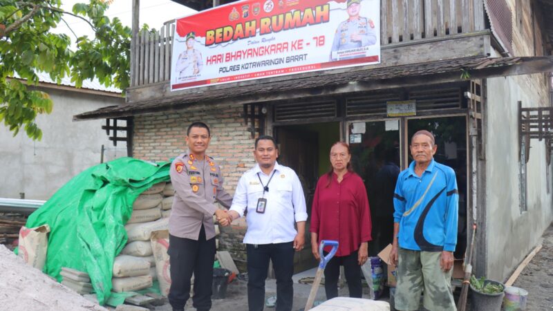 Dalam Menyambut Hari Bhayangkara ke –78, Kapolres Kobar Tinjau Langsung Eksekusi Bedah Rumah Di Kobar