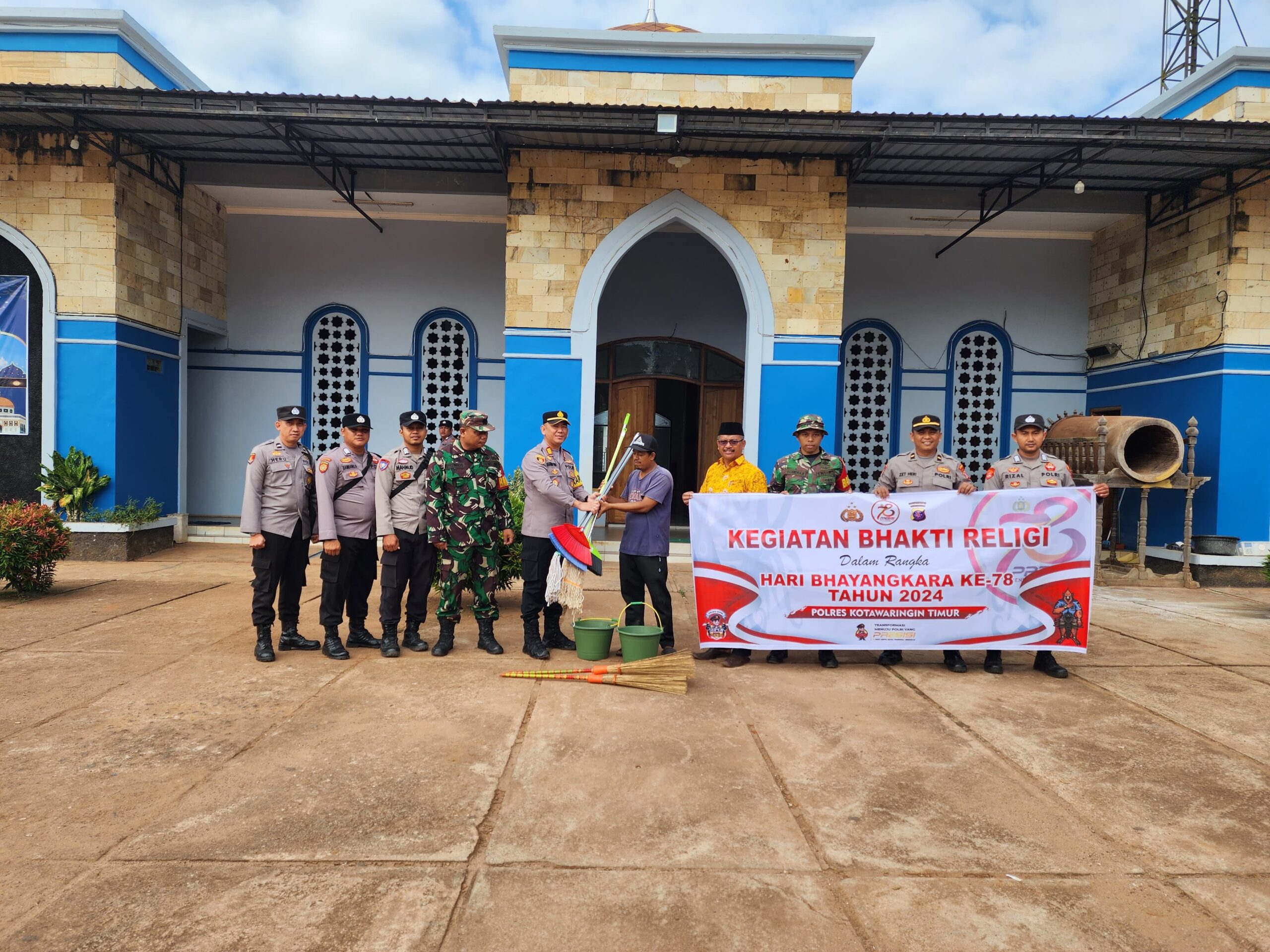 Bakti Religi dan Bakti Sosial Polsek Parenggean Dalam Rangka HUT Bhayangkara Ke-78 Tahun 2024