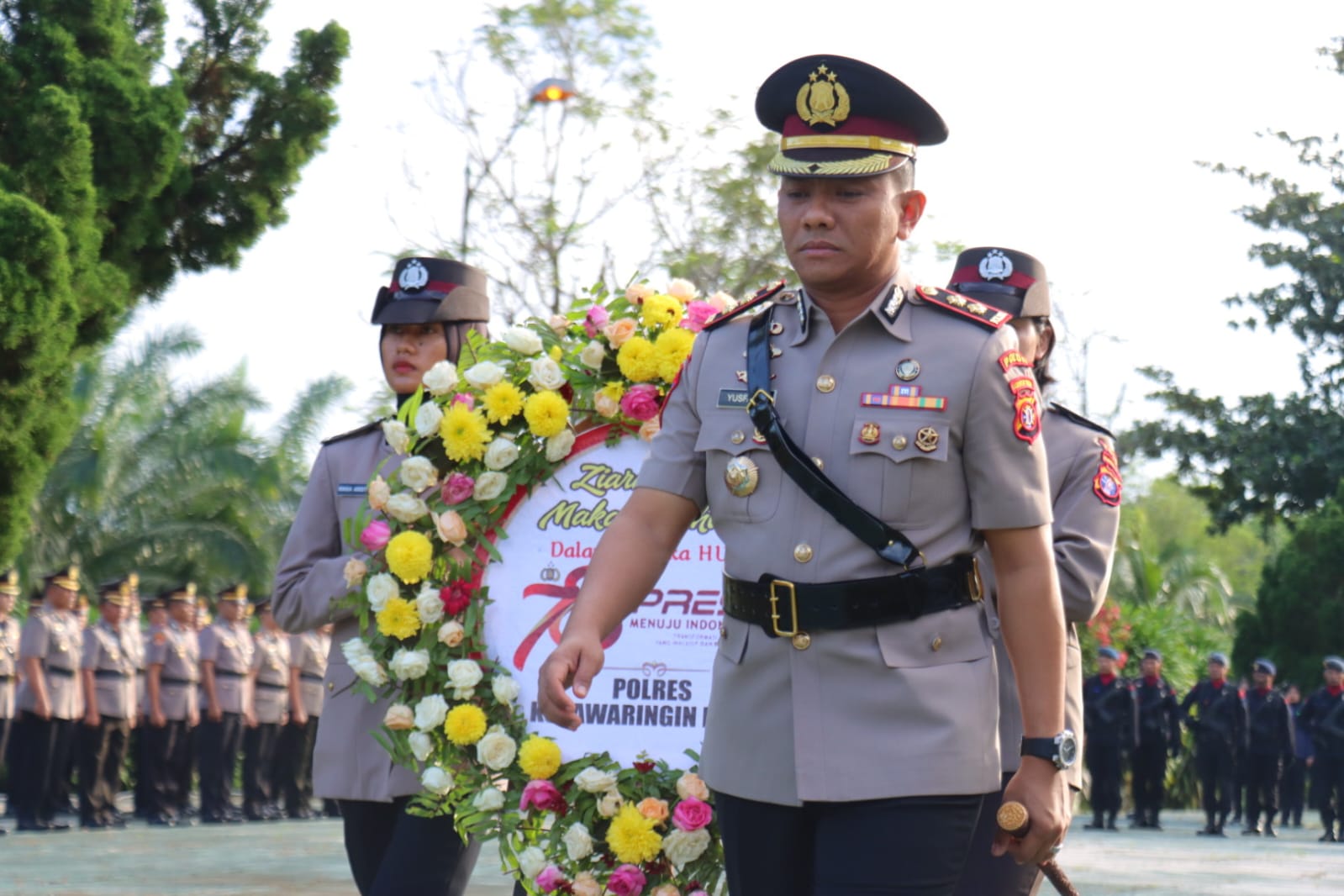 Dalam HUT Bhayangkara ke – 78, Kapolres Kobar Pimpin Apel dan Tabur Bunga Di TMP Indra Pura