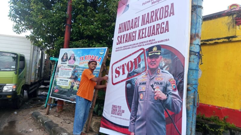 Polres Bangka Barat Pasang Spanduk Himbauan Kamtibmas Cegah Kejahatan