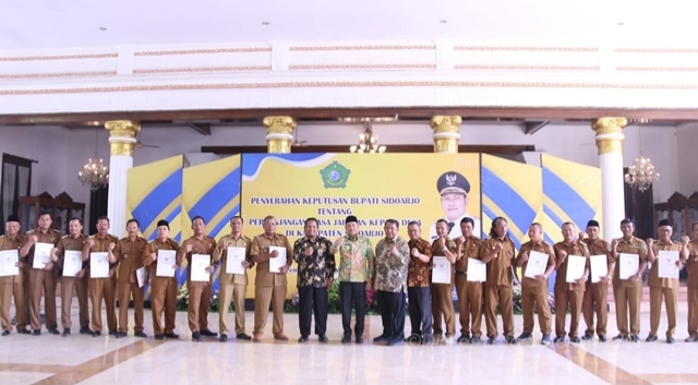 Plt Bupati Subandi Ajak Kolaborasi dan Sinergi Wujudkan Desa Mandiri Kepada 242 Kades di Sidoarjo Yang Telah Menerima SK Perpanjangan Masa Jabatan.