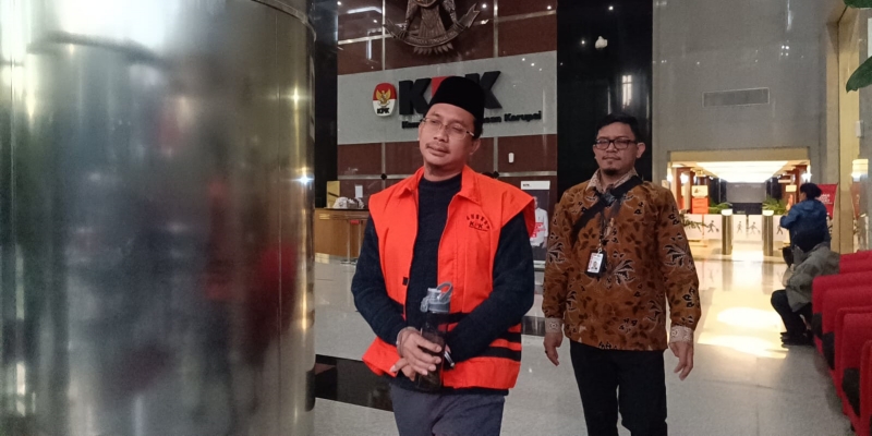 KPK Panggil Kepala Bea Cukai Juanda dan Kepala BPKAD Sidoarjo Sebagai Saksi Kasus Korupsi Bupati Nonaktif Sidoarjo.