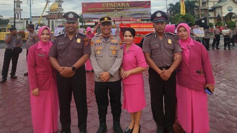 Dua Personil Polsek Kumai Naik Pangkat