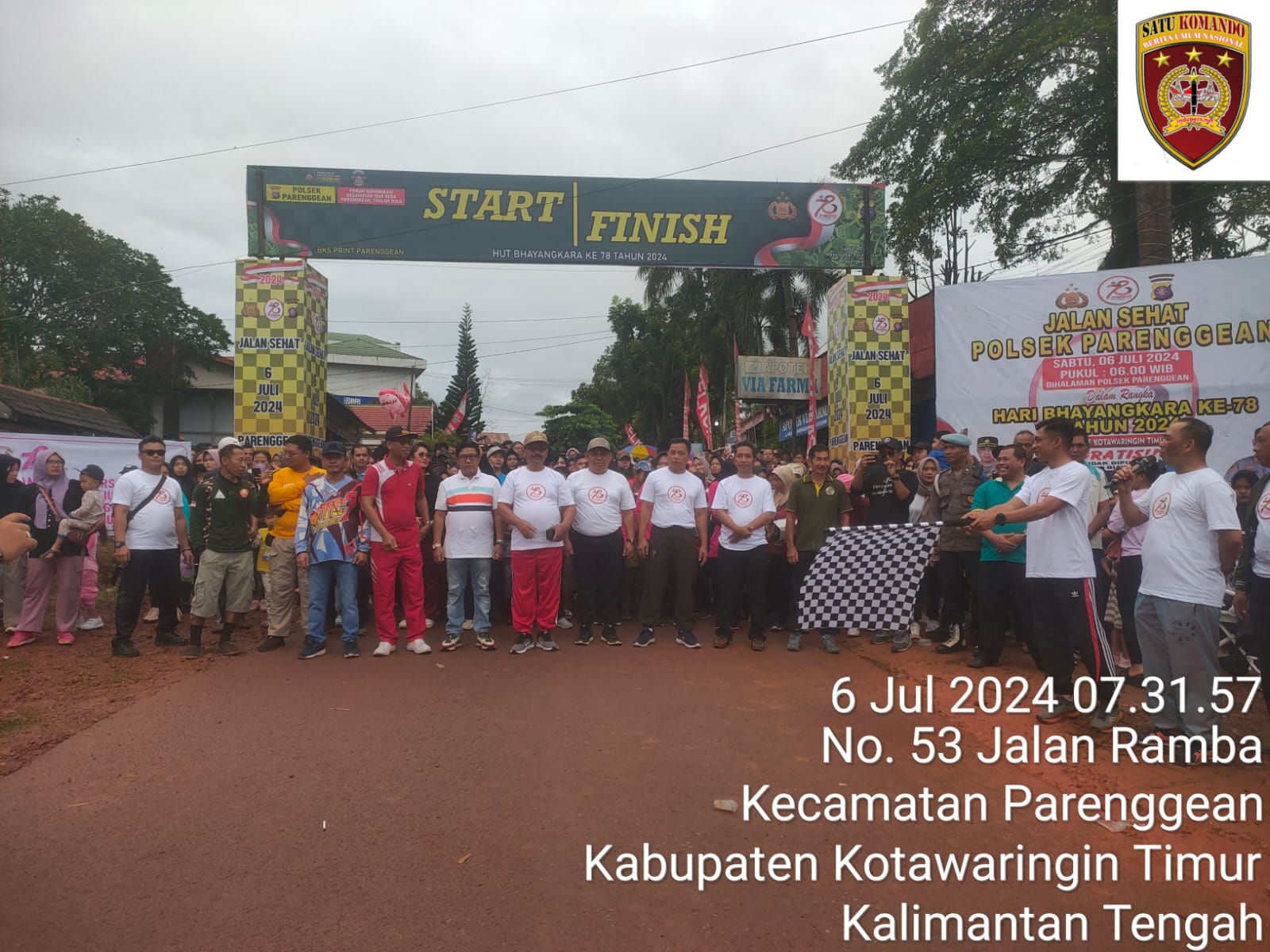 HUT Bhayangkara Ke-78 Polsek Parenggean Menggelar Jalan Sehat