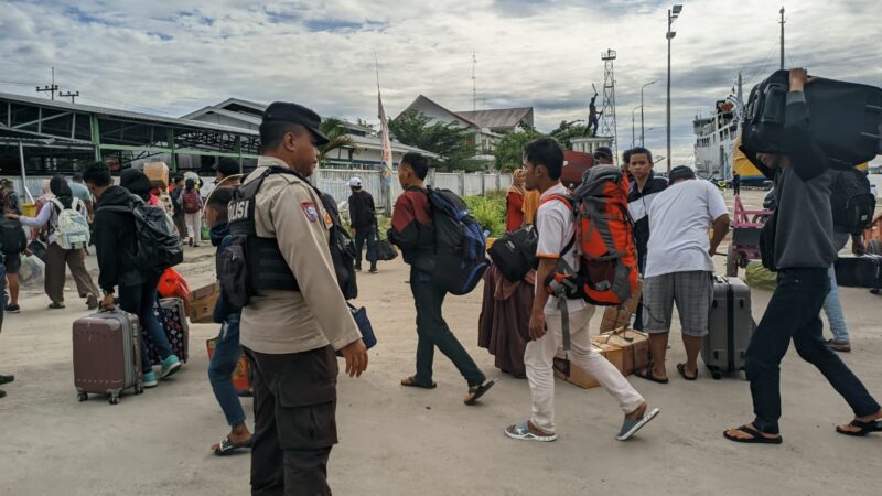 Kawasan Pelabuan Kumai lakukan Pengamanan Rutin Kedatangan kapal KM. Kirana