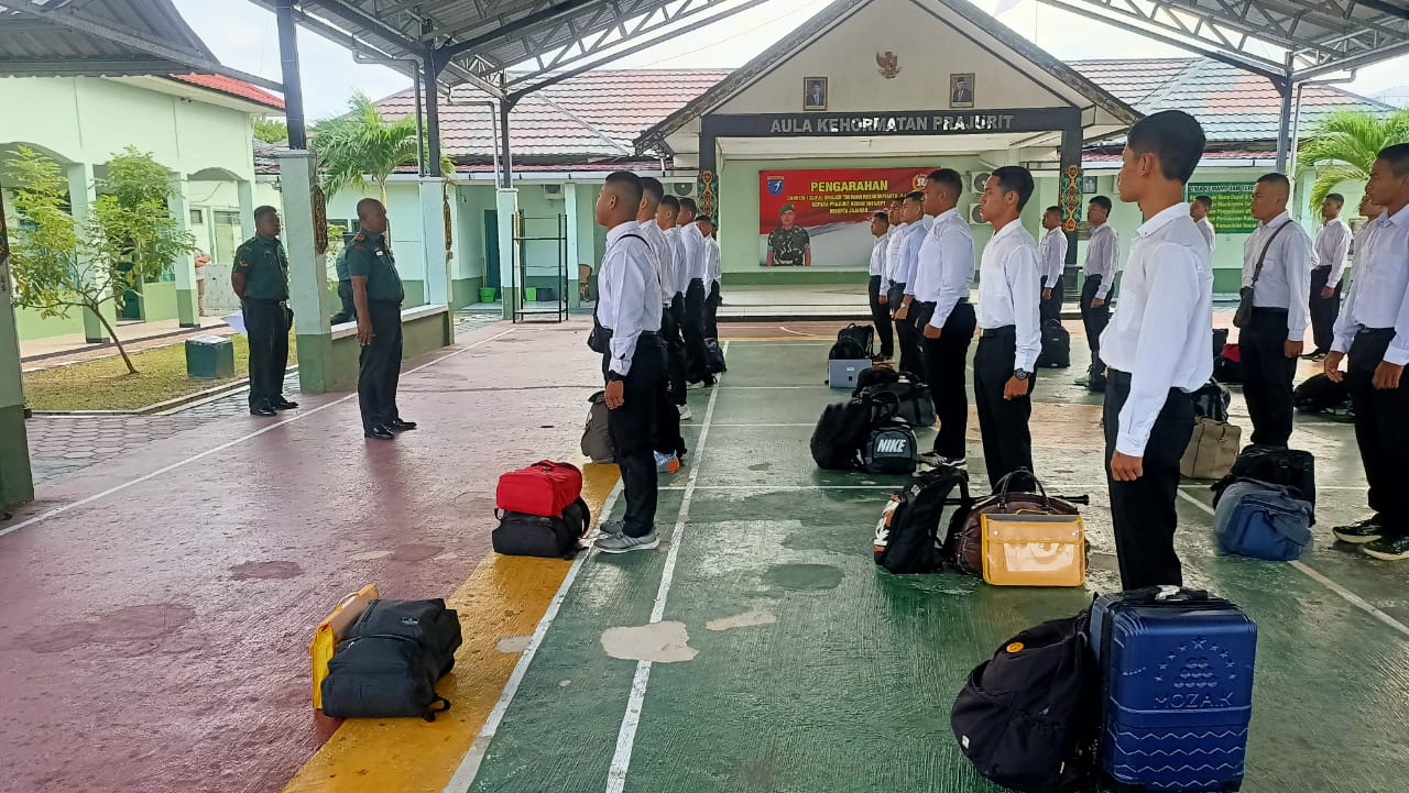 Kodim 1015/Sampit Berangkatkan 40 Calon Siswa Bintara TNI AD.