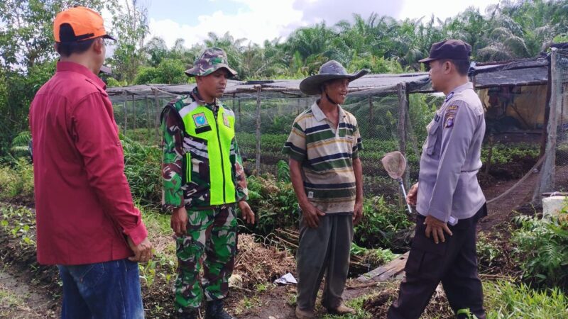 Bhabinkamtibmas Polsek Kumai Bersama Tim Patroli Daerah Rawan Karhutla di Desa Sabuai