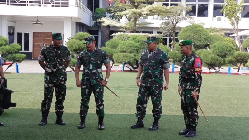 Jaga Keutuhan NKRI, Pangdam Tanjungpura Berangkatkan Satgas Pamtas RI-PNG Kewilayahan Papua Barat Yonif 642/Kps