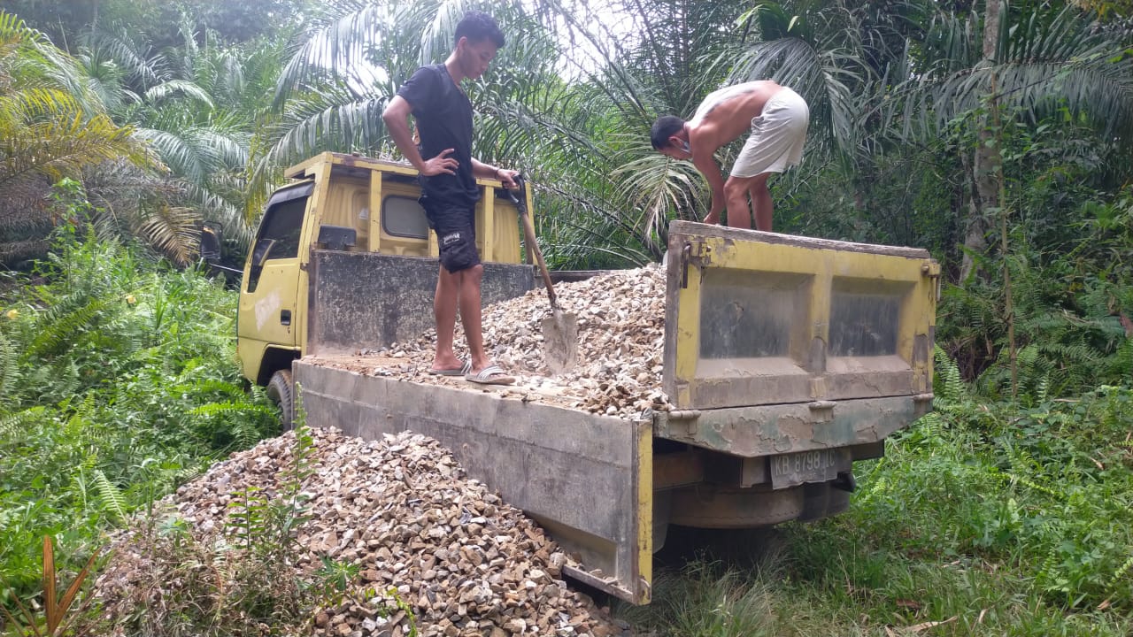 Satgas TMMD Kodim 1210/Landak Bersama Masyarakat Mulai Laksanakan Pengerjaan Fisik