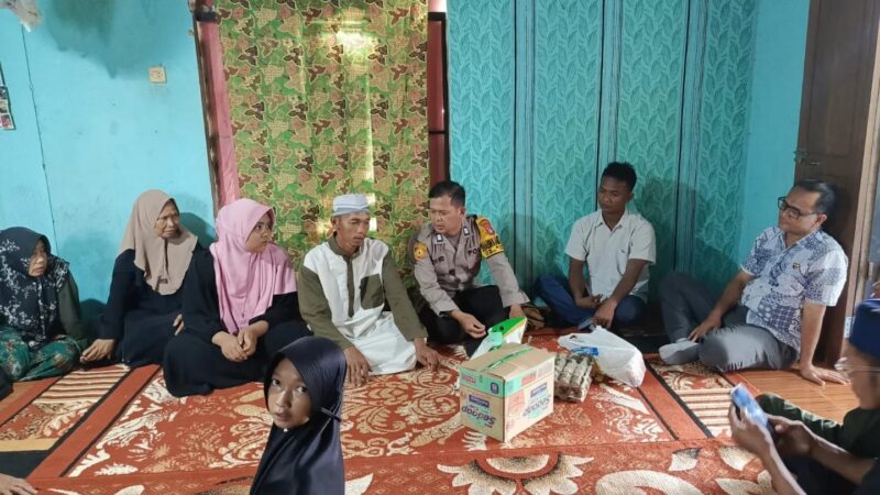 Polsek Kumai Serahkan Bantuan Kepada Keluarga Korban Meninggal di Bekas Galian di Desa Sabuai