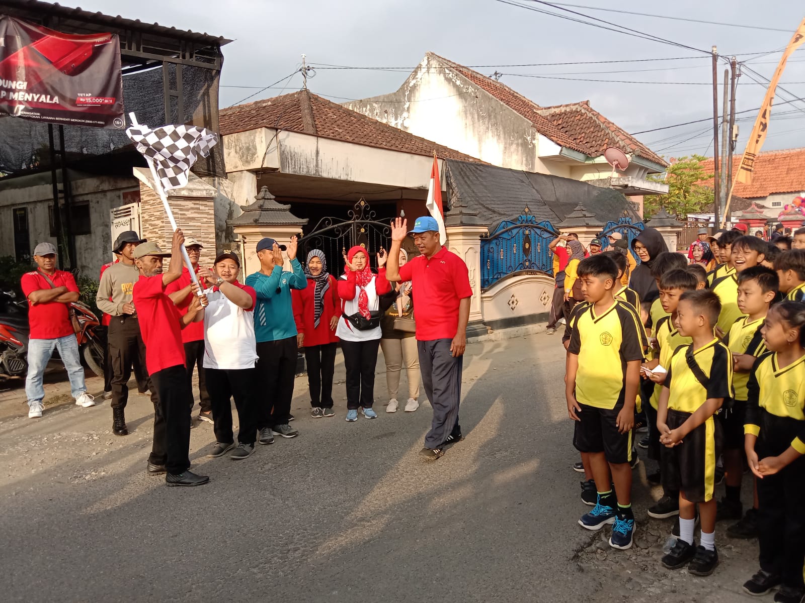 HUT RI Ke -79, PEMDES BULUS TULUNGAGUNG GELAR JALAN SEHAT DAN SENAM MASSAL