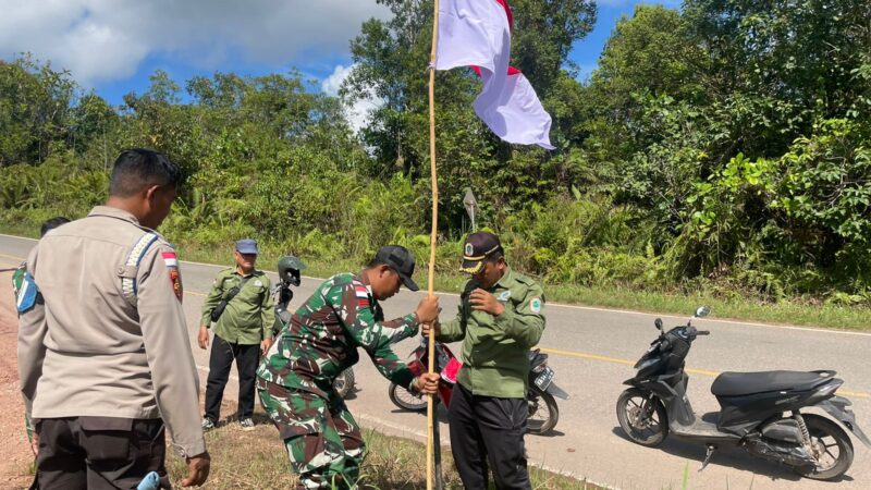 Satgas Yonzipur 5/ABW Serentak Kibarkan Bendera Merah Putih di Perbatasan