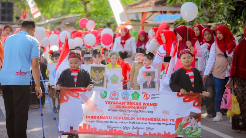 TK Bunga Hati Dibawah Naungan Yayasan Sekar Wangi Desa Komis, Kecamatan Kedundung – Sampang Mengikuti Pawai Karnaval HUT RI Ke-79 dan Memperoleh Nilai Tertinggi Dengan Nilai 445.