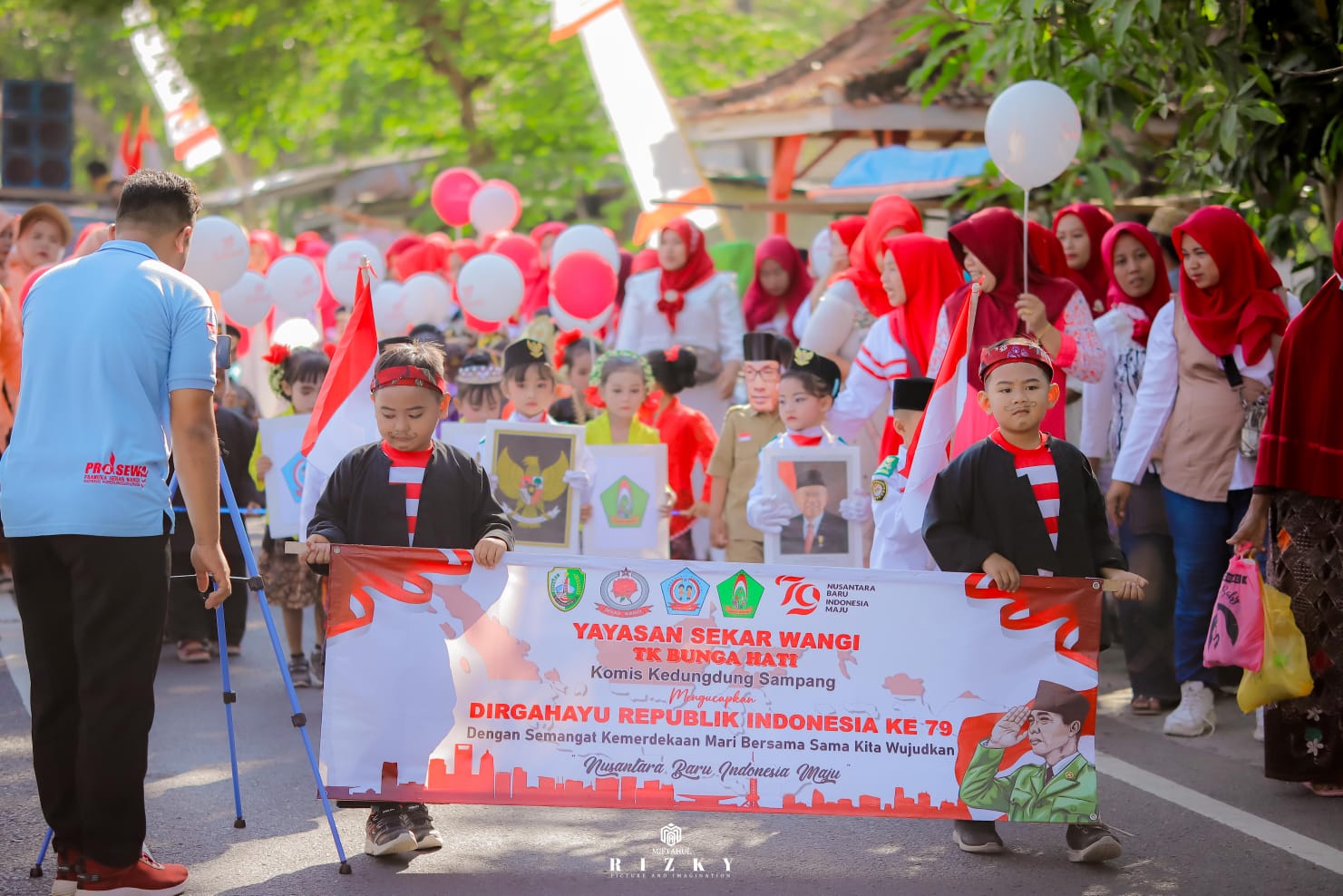 TK Bunga Hati Dibawah Naungan Yayasan Sekar Wangi Desa Komis, Kecamatan Kedundung – Sampang Mengikuti Pawai Karnaval HUT RI Ke-79 dan Memperoleh Nilai Tertinggi Dengan Nilai 445.