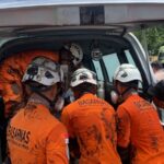 TIM RESCUE TANGANI KECELAKAAN DENGAN PENANGANAN KHUSUS SATU ORANG TERJEBAK DI KABIN TRUCK DI DESA PILANG, PULANG PISAU