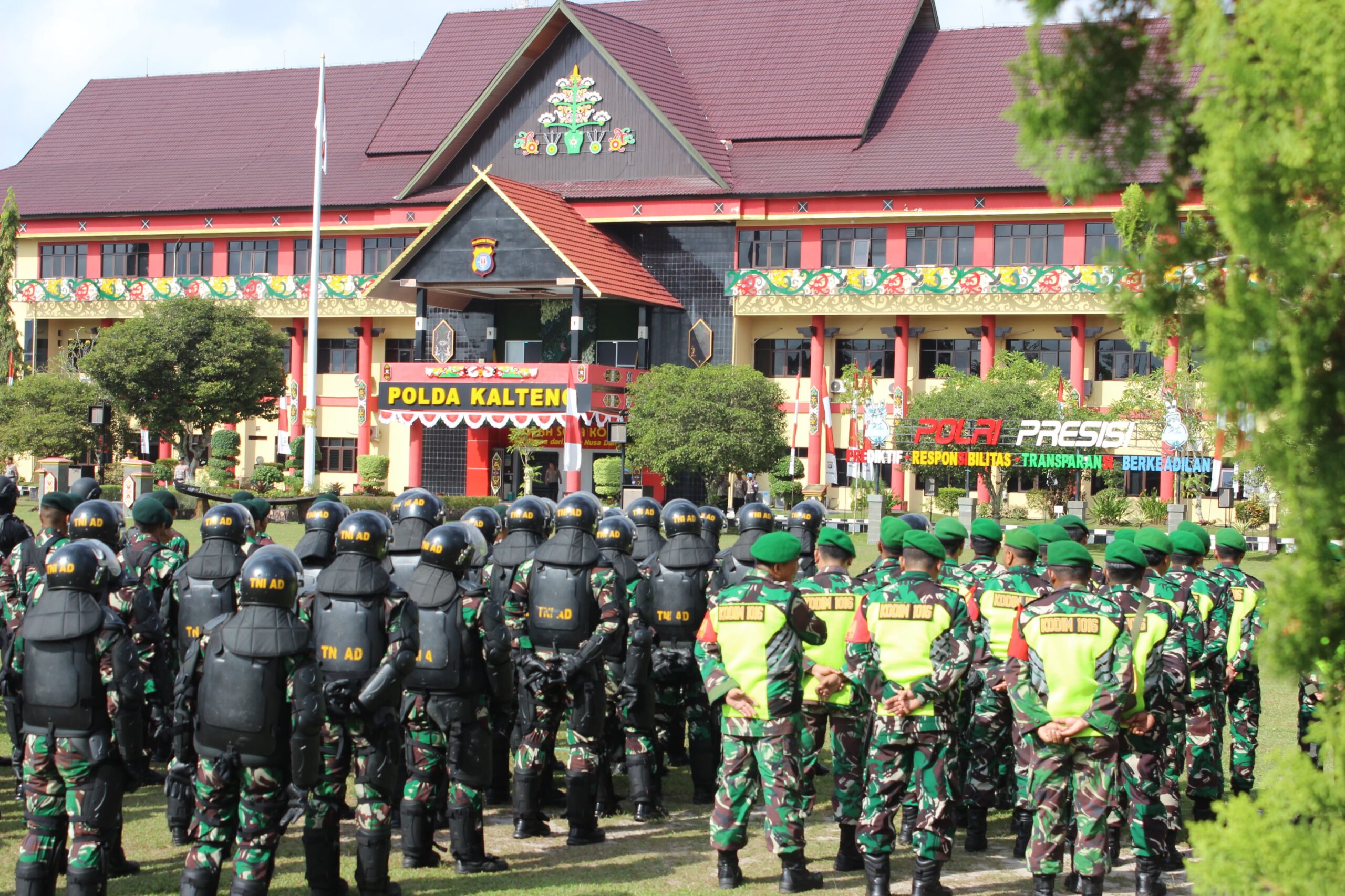 Perkuat Sinergitas, Anggota Kodim 1016/Plk Ikuti Apel Gabungan TNI – Polri Dalam Rangka Pengamanan Pilkada