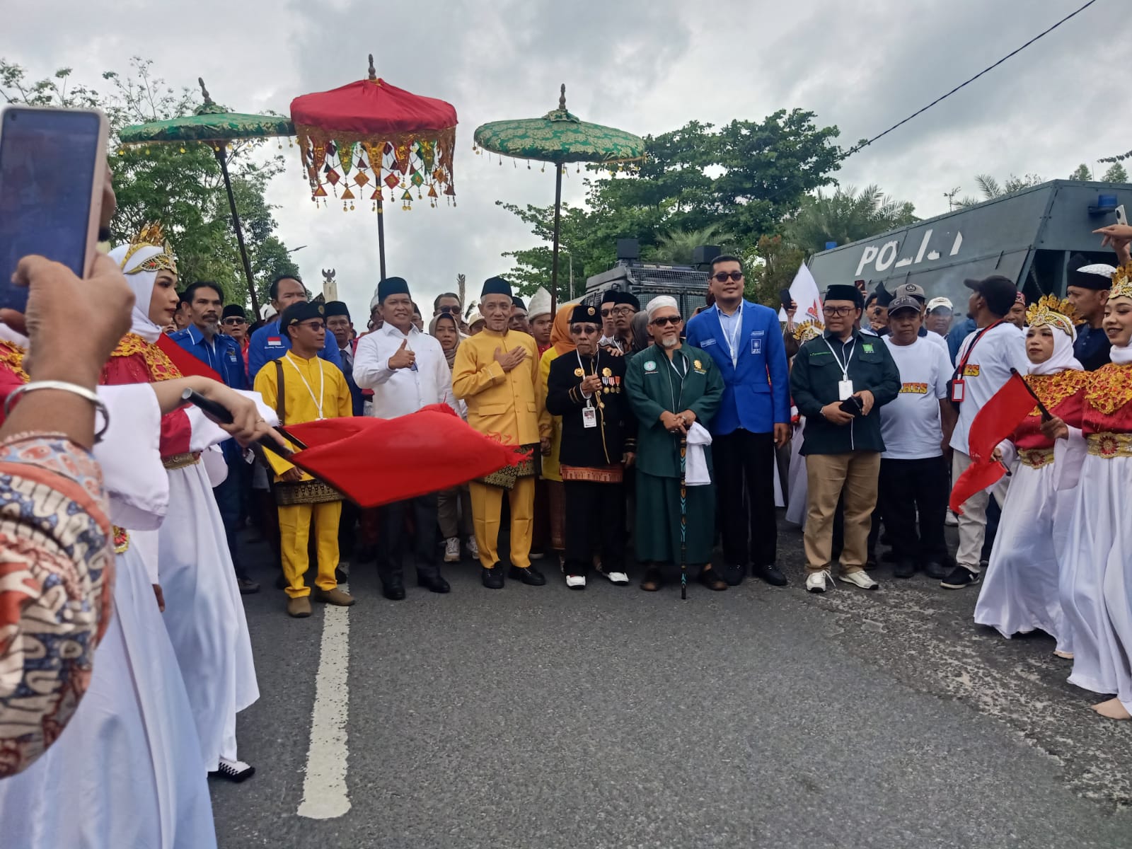 RAHMAT HIDAYAT EKO SUMARNO CALON BUPATI DAN WAKIL BUPATI MENDAFTAR KE KPU KOBAR