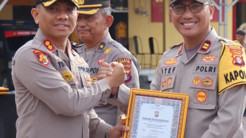 KAPOLRES KOBAR PIMPIN LANGSUNG UPACARA DAN PEMBERIAN PENGHARGAAN