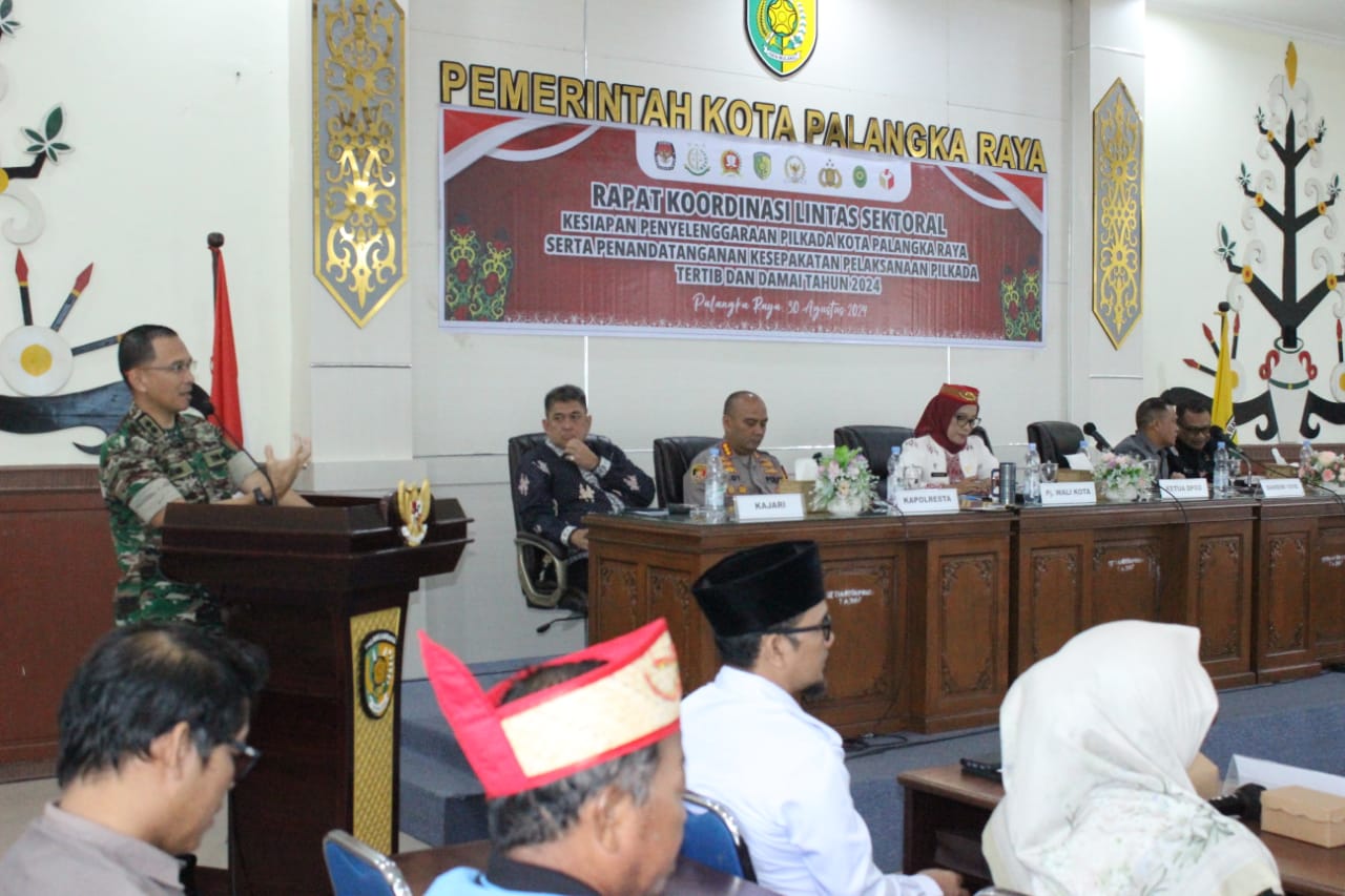 Dandim 1016/Plk Ikuti Rakor Kesiapan Pelaksanaan Pilkada Kota Palangka Raya Serta Penandatanganan Kesepakatan Pilkada Tertib dan Damai