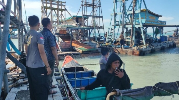 Penambang Ponton Isap Produksi (PIP) Yang Beroperasi di Laut Belembang Desa Bakit Kec. Parittiga Ditertibkan Oleh Polres Bangka Barat.