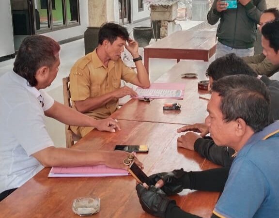 BELA MASYARAKAT, LSM GMAS DAN LP KPK SAMBANGI KANTOR DESA NGRANTI TULUNGAGUNG