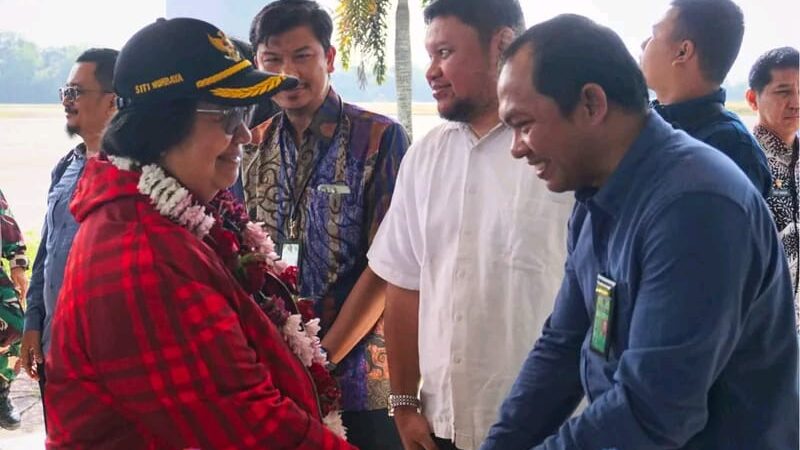 Menteri Lingkungan Hidup dan Ibu Siti Nurbaya Bakar Kunjungan Kerja Ke Desa Kinipan, Kabupaten Lamandau, Provinsi Kalimantan Tengah.