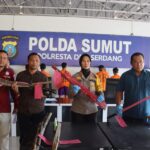 Polresta Deli Serdang Gelar Konferensi Pers, Gerak Cepat Tim Opsnal Reskrim Amankan Pelaku Tawuran di Tanjung Morawa Yang Akibatkan Satu Orang Meninggal.