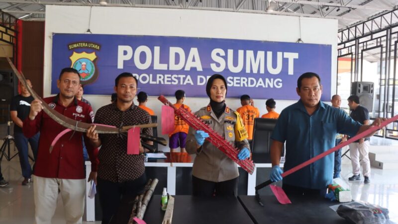 Polresta Deli Serdang Gelar Konferensi Pers, Gerak Cepat Tim Opsnal Reskrim Amankan Pelaku Tawuran di Tanjung Morawa Yang Akibatkan Satu Orang Meninggal.