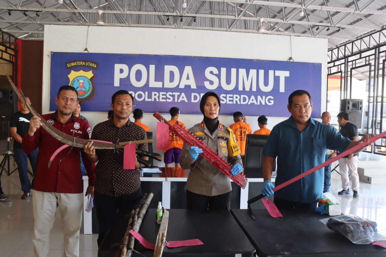 Polresta Deli Serdang Gelar Konferensi Pers, Gerak Cepat Tim Opsnal Reskrim Amankan Pelaku Tawuran di Tanjung Morawa Yang Akibatkan Satu Orang Meninggal.