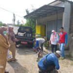 Tim Fogging UPT Puskesmas Bandung, Terjun Langsung Di Desa Sukoharjo Tulungagung