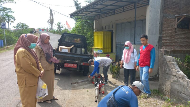 Tim Fogging UPT Puskesmas Bandung, Terjun Langsung Di Desa Sukoharjo Tulungagung