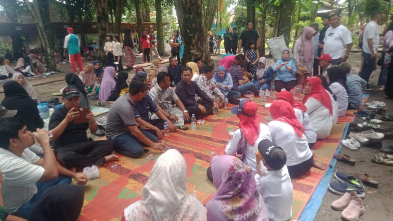 dr.H.Asri Ludin Tambunan Dan Istri dr.Jelita Br Siregar Sambangi Wisata Kuliner Punden Rejo