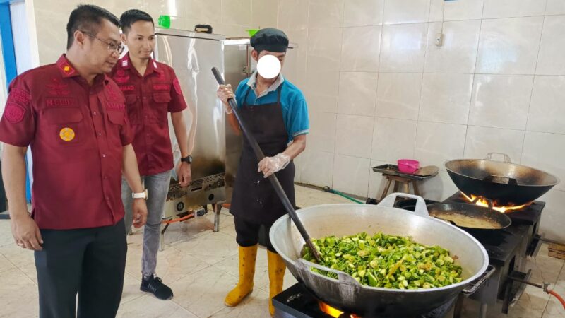 Tinjau Dapur Lapas Sampit Kalapas Pastikan Pengolahan Bahan Makanan Berjalan Baik