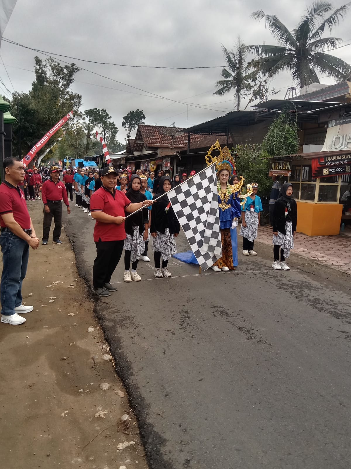 HUT RI Ke -79, SMP Negeri 2 Bandung Tulungagung Sukses Gelar Karya “Baris Kreasi”.