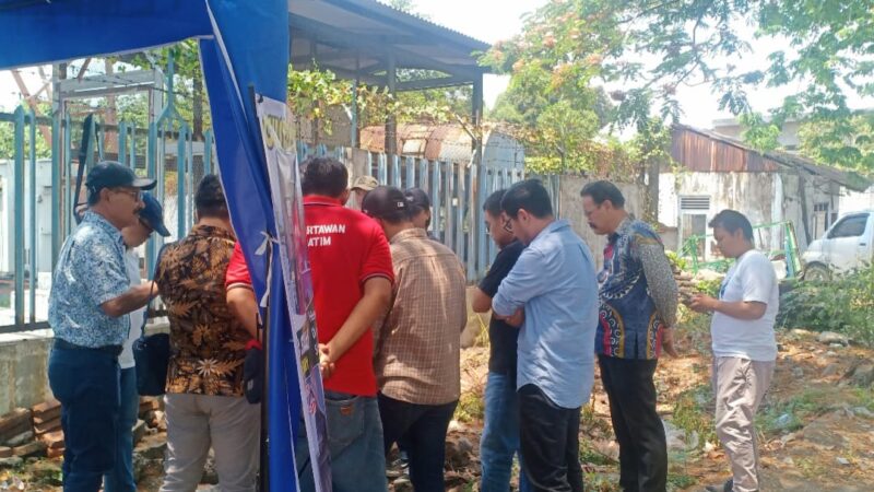 PT. Telkomsel dan Warga yang Lahannya Ditanam Kabel Mediasi di Kantor Desa Rangkah Kidul Sidoarjo.