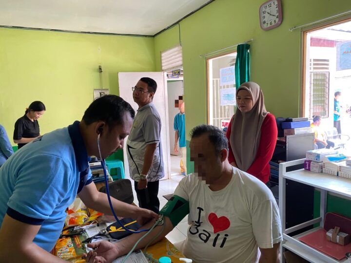 Pastikan Beri Layanan Kesehatan Terbaik, Kalapas Kontrol Ke Klinik Pratama Lapas Sampit