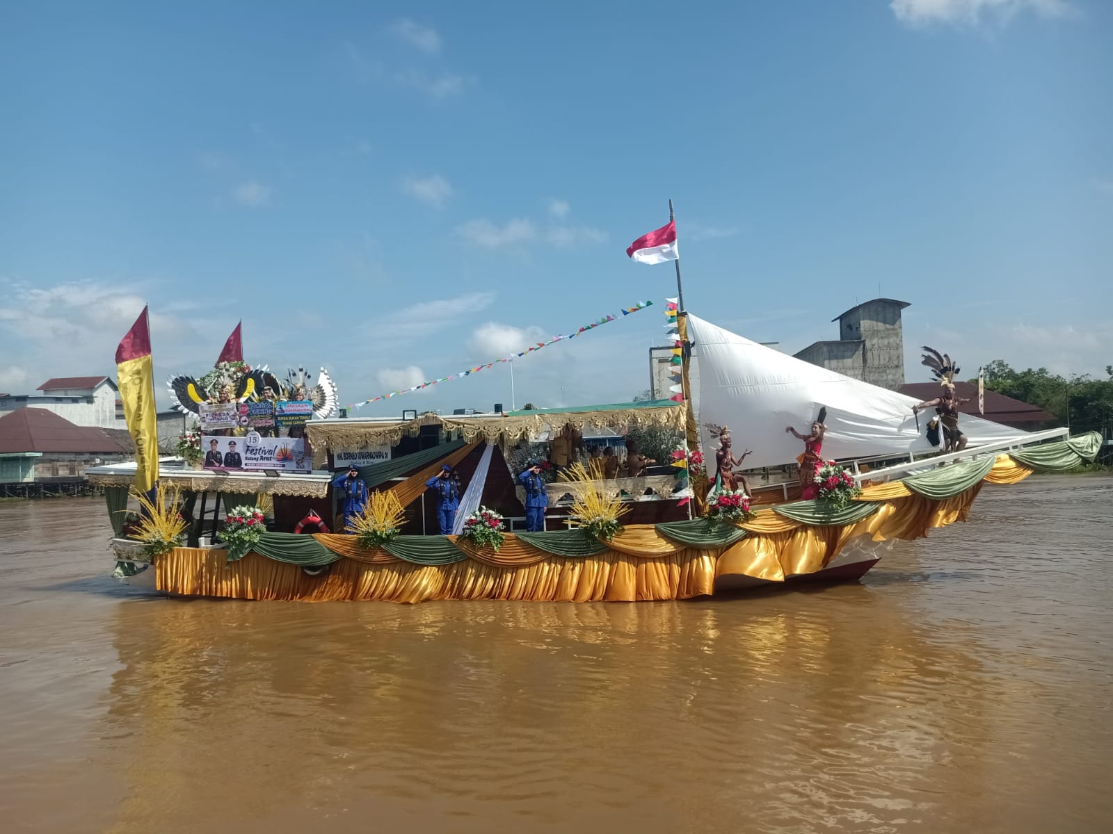 LOMBA KELOTOK HIAS YANG MENGUSUNG TEMA PESONA SUNGAI ARUT MERAJUT CITA DIIKUTI OLEH 26 PESERTA KATEGORI YAITU KELOTOK DAN GETEK