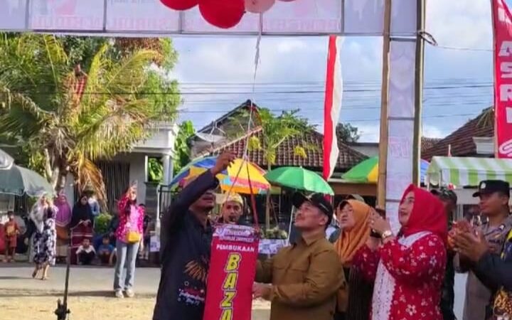 HUT RI Ke-79, PEMDES SURUHAN KIDUL TULUNGAGUNG GELAR BAZAR UMKM DAN JALAN SEHAT