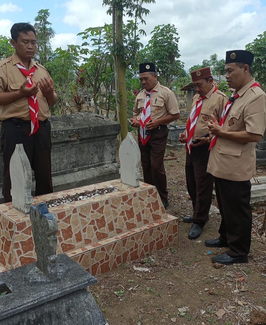 Ziarah Makam Para Pendiri, Rutinitas Wajib Kwarran Bandung Tulungagung.