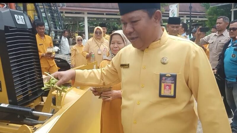 PUPR KOBAR MENGGELAR KEGIATAN SYUKURAN DAN TAMPUNG TAWAR ALAT BERAT DI UPT WORKSHOP