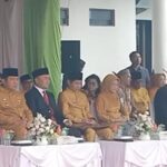 GUBERNUR KALIMANTAN TENGAH H.SUGIANTO SABRAN PIMPIN UPACARA HARI JADI ke-65 DI HALAMAN KANTOR BUPATI KOTAWARINGIN BARAT