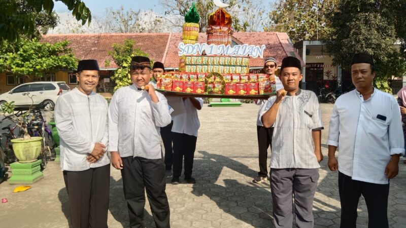 KORWIL UPASP KEDUNGWARU HADIR LANGSUNG DALAM PAWAI TAARUF SD NEGERI MAJAN TULUNGAGUNG