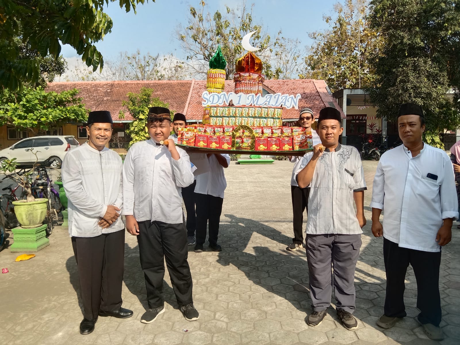 KORWIL UPASP KEDUNGWARU HADIR LANGSUNG DALAM PAWAI TAARUF SD NEGERI MAJAN TULUNGAGUNG
