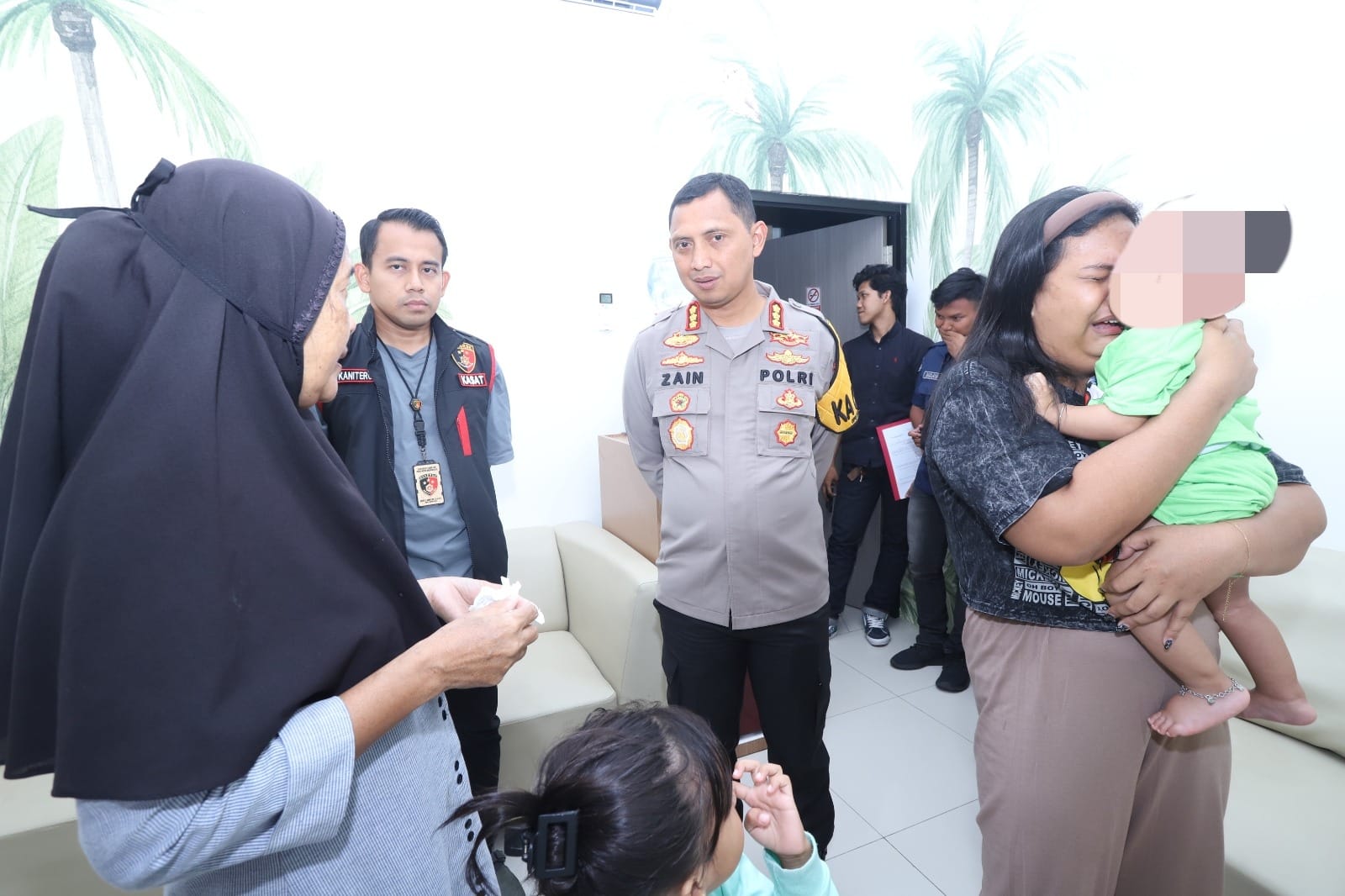 Polri Menyelamatkan Anak Yang Dijual Ayahnya Untuk Foya-Foya