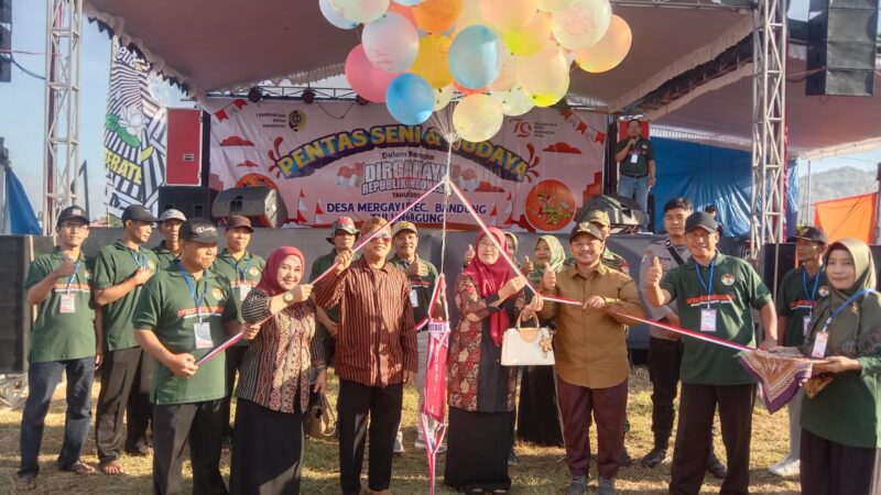 HUT RI 79, PEMDES MERGAYU TULUNGAGUNG SUKSES GELAR BAZAR UMKM