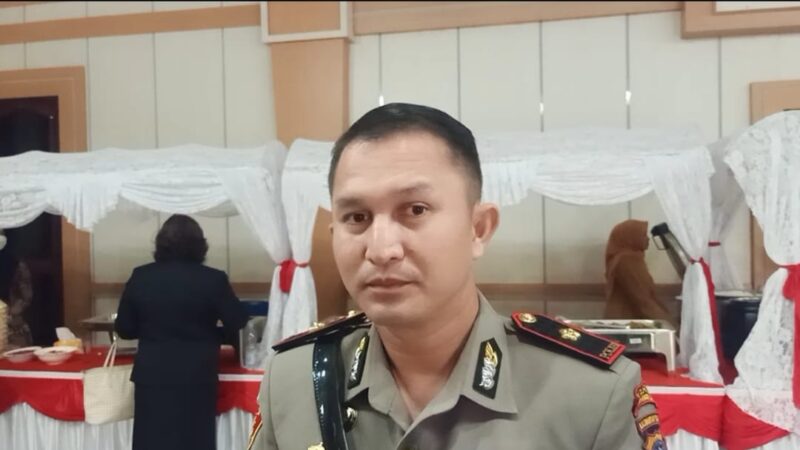 WAKAPOLRES KOBAR KOMPOL WIHELMUS HELKY MENGHADIRI RAPAT PARIPURNA PENGUCAPAN SUMPAH JANJI PIMPINAN DPRD KOBAR